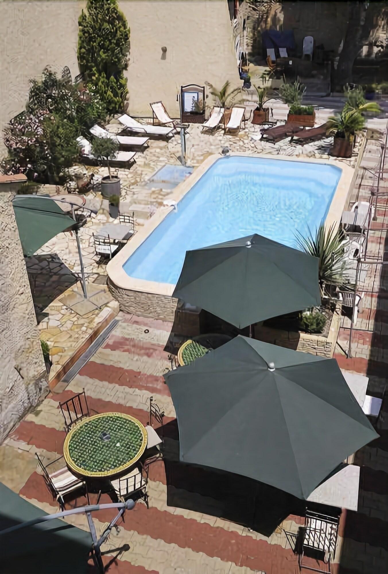 Hotel La Bastide D'Entraigues Bagian luar foto
