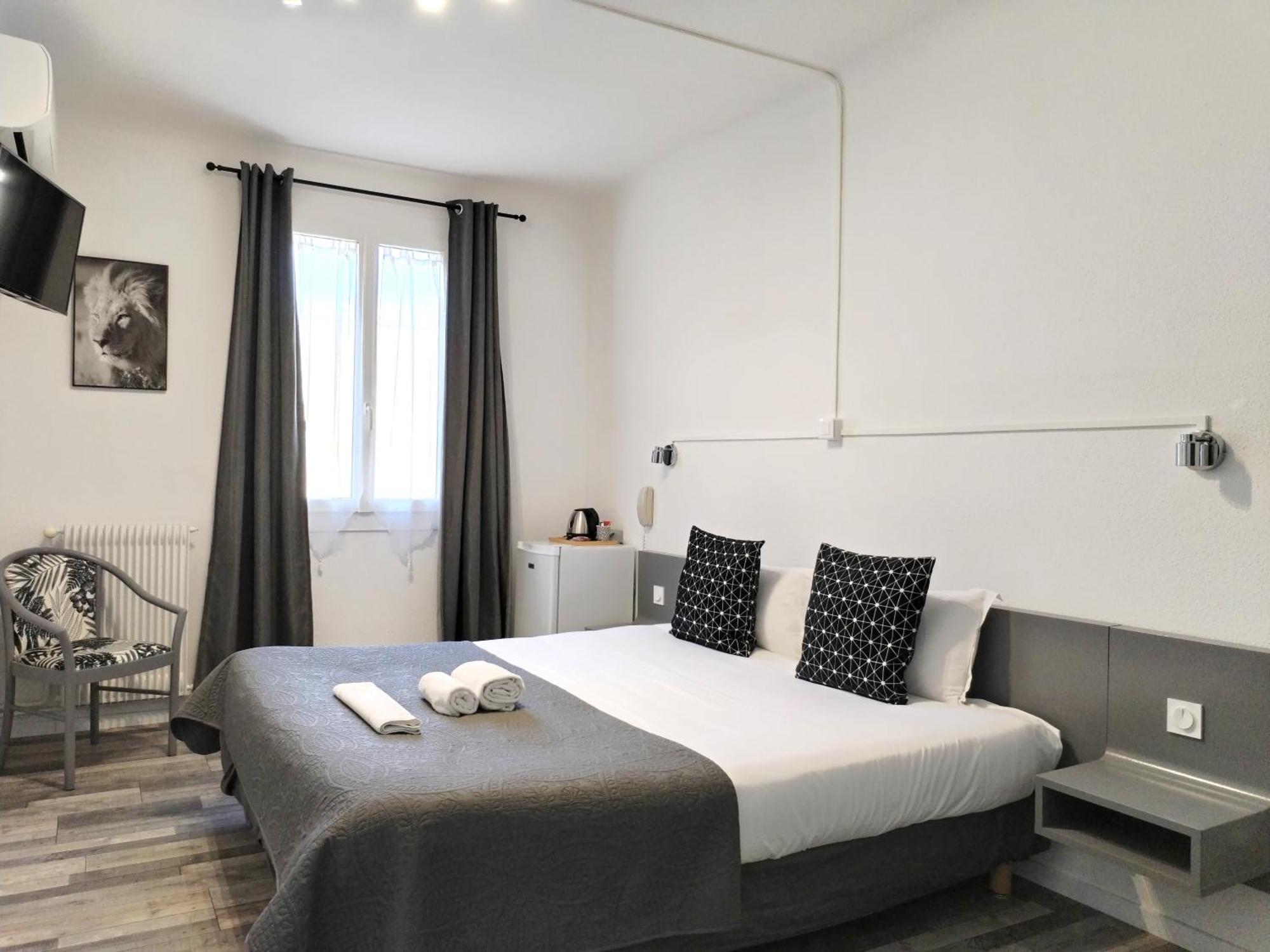 Hotel La Bastide D'Entraigues Bagian luar foto