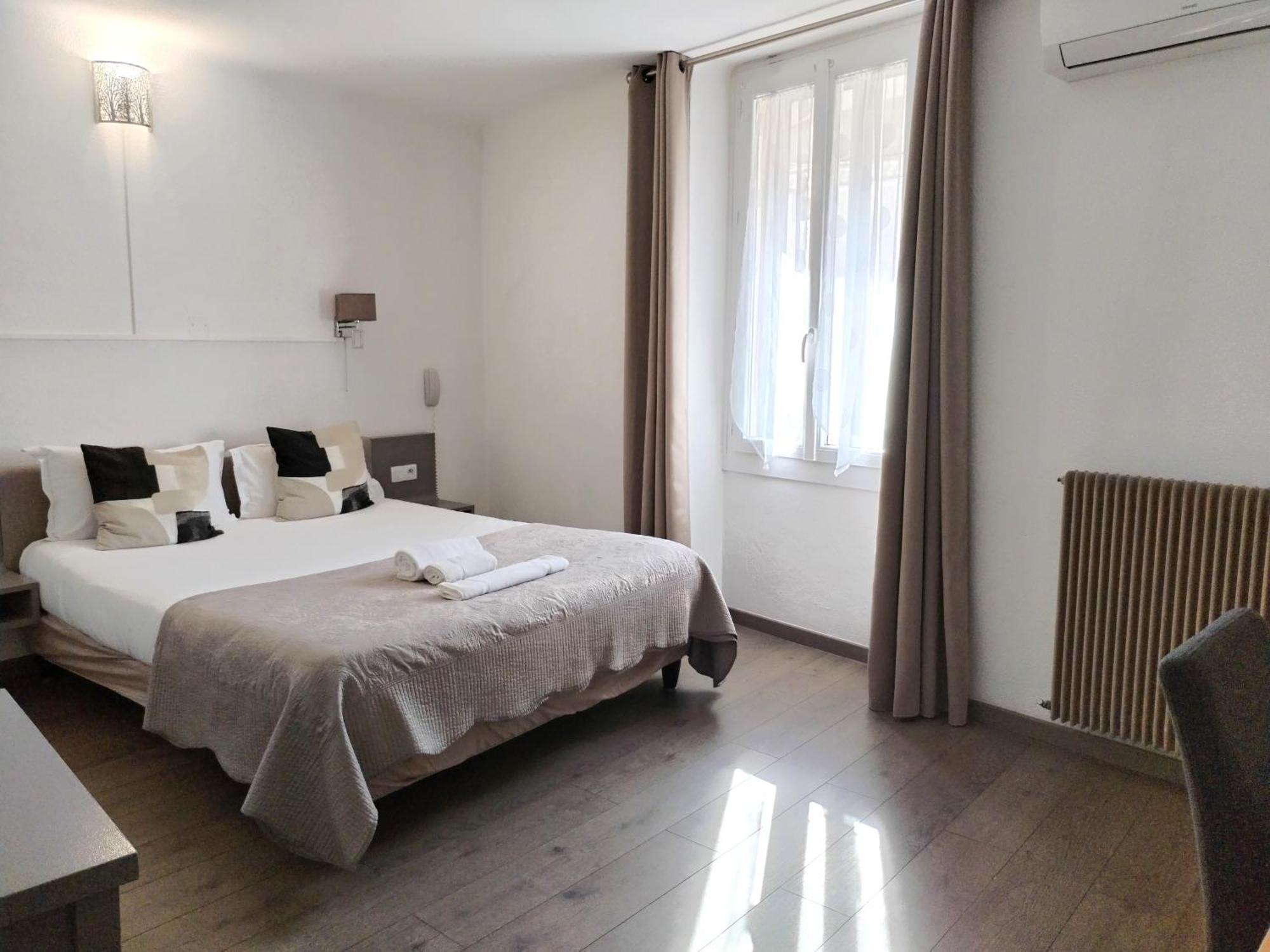 Hotel La Bastide D'Entraigues Bagian luar foto