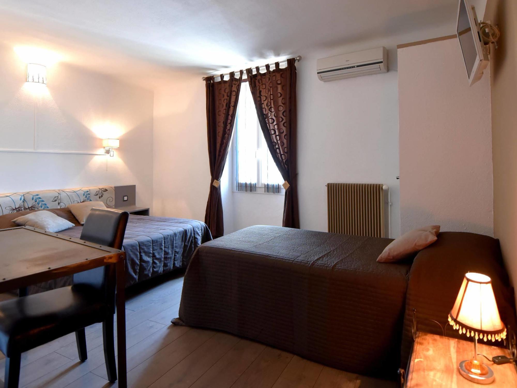 Hotel La Bastide D'Entraigues Bagian luar foto