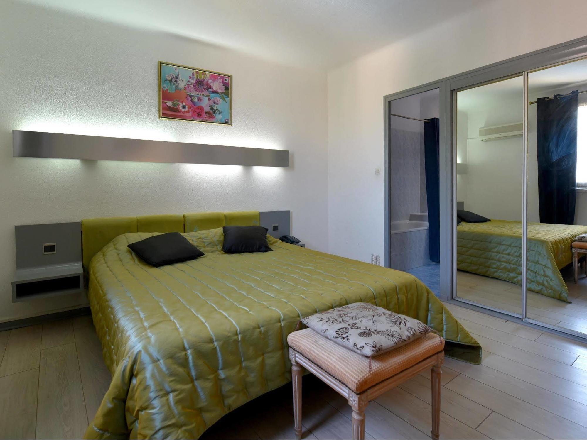 Hotel La Bastide D'Entraigues Bagian luar foto